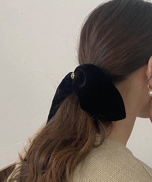 LAC-VERT(ラック・ヴェール)の「ゴールドカフベルベットヘアゴム/シュシュ(ヘアゴム・レディース・ブラック・FREE)」の8枚目の写真