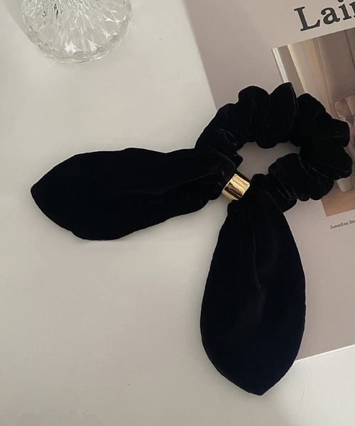 LAC-VERT(ラック・ヴェール)の「ゴールドカフベルベットヘアゴム/シュシュ(ヘアゴム・レディース・ブラック・FREE)」の5枚目の写真