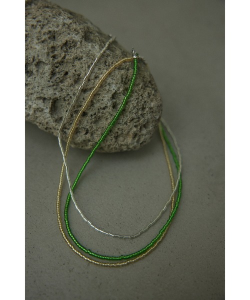 BLACK BY MOUSSY(ブラックバイマウジー)の「small beads necklace(スモールビーズネックレス)(ネックレス・レディース・ブラウン/グリーン・FREE)」の1枚目の写真