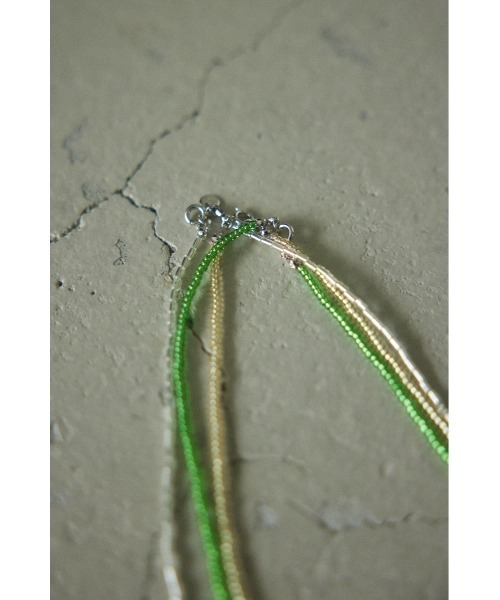 BLACK BY MOUSSY(ブラックバイマウジー)の「small beads necklace(スモールビーズネックレス)(ネックレス・レディース・ブラウン/グリーン・FREE)」の3枚目の写真
