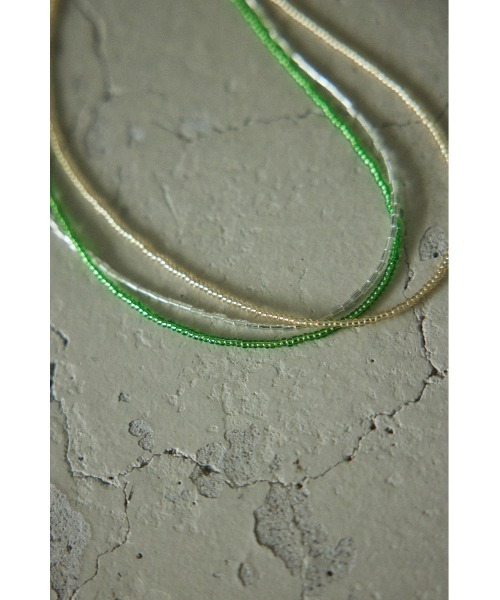 BLACK BY MOUSSY(ブラックバイマウジー)の「small beads necklace(スモールビーズネックレス)(ネックレス・レディース・ブラウン/グリーン・FREE)」の4枚目の写真