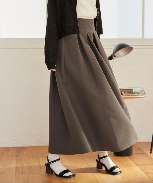 ANGIE(アンジー)の「ハイウエストタックフレアスカート(スカート・レディース・アイボリー/ブラック/カーキ/ダークグレー・FREE)」の12枚目の写真