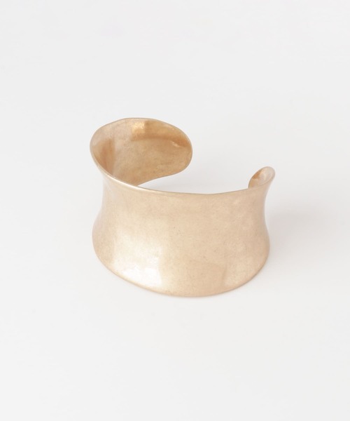 KBF（ケイビーエフ）の「ワイドメタルバングル（ブレスレット・レディース・シルバー/ゴールド・ONE）」の8枚目の写真