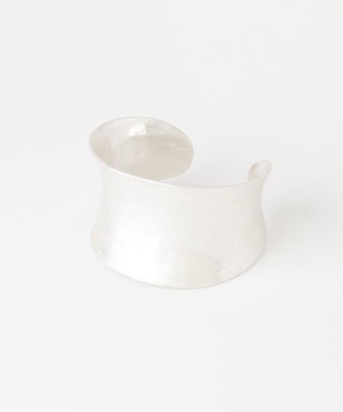 KBF（ケイビーエフ）の「ワイドメタルバングル（ブレスレット・レディース・シルバー/ゴールド・ONE）」の9枚目の写真