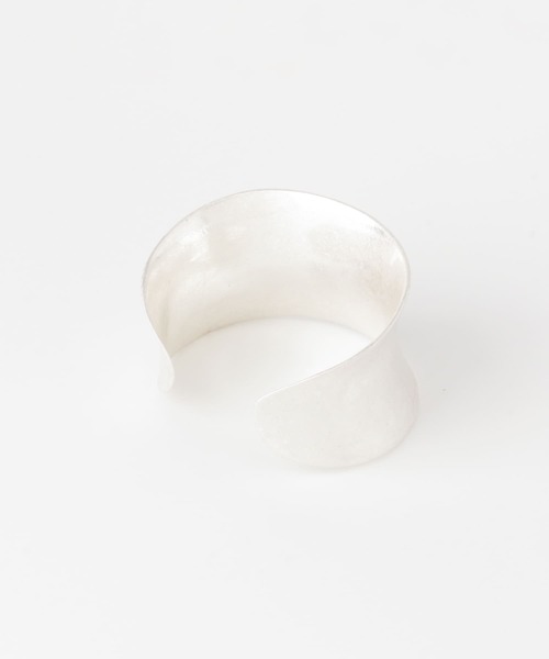 KBF（ケイビーエフ）の「ワイドメタルバングル（ブレスレット・レディース・シルバー/ゴールド・ONE）」の10枚目の写真