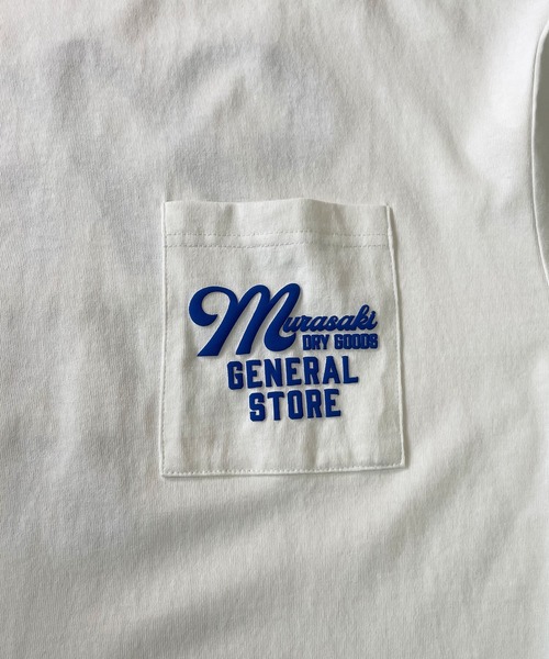 ムラサキスポーツ(ムラサキスポーツ)の「【ムラサキスポーツ限定】DEAR LAUREL/ディアローレル Tシャツ Graphic T-shirts "Murasaki Dry Goods General Store" D24S2101(Tシャツ/カットソー・メンズ・ホワイト/ブラック/グレー・M/L)」の4枚目の写真