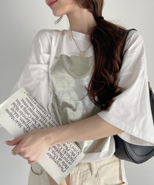 Ada.(エイダ)の「箔プリント ビッグTシャツ(Tシャツ/カットソー・レディース・ブラック/ホワイト・FREE)」の3枚目の写真