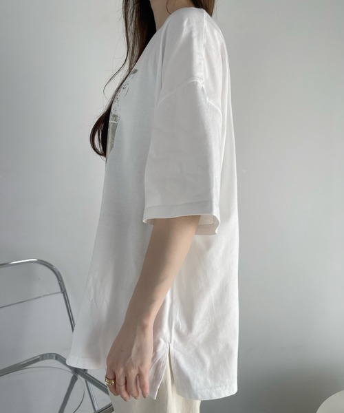 新品未使用タグ付き　箔プリントデザインカットソー　ネイビー色　20,900円 セール】箔プリント ビッグTシャツ（Tシャツ/カットソー）｜Ada