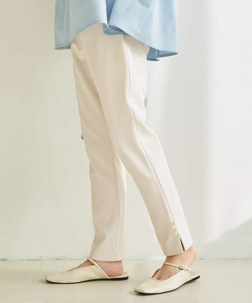 coca（coca）（コカ）の「【WEB限定セール】パール付きストレッチスリットパンツ（スラックス・レディース・アイボリー/ブラック・S/M/L）」の2枚目の写真
