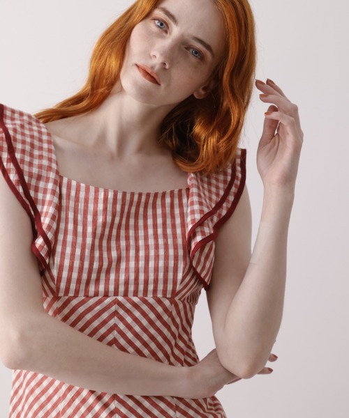 DEICY(デイシー)の「フリルショルダーワンピース(ワンピース・レディース・ブルー/ブラック/レッド・0/1)」の11枚目の写真