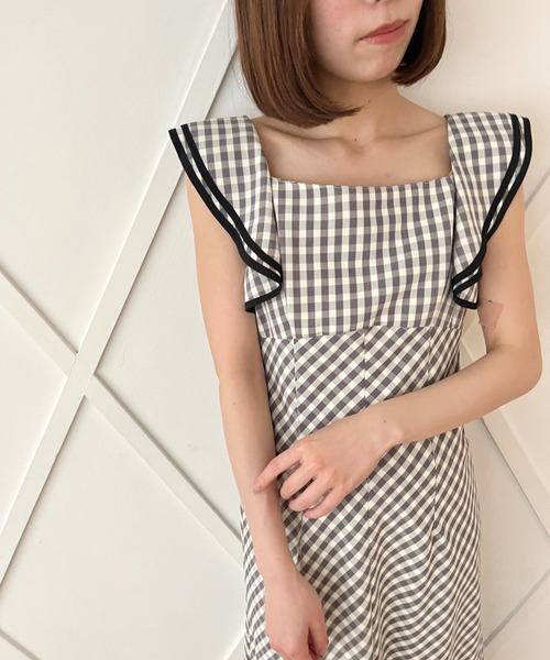 DEICY(デイシー)の「フリルショルダーワンピース(ワンピース・レディース・ブルー/ブラック/レッド・0/1)」の19枚目の写真