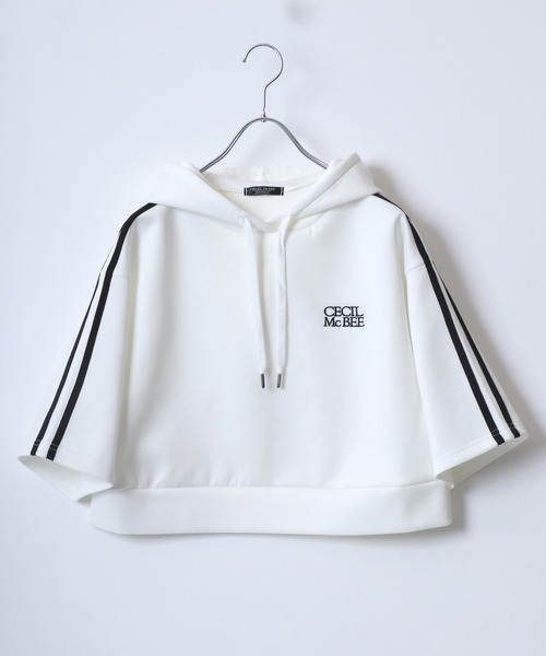CECIL McBEE(セシルマクビー)の「CECIL McBEE(セシルマクビー)ワンポイントロゴ サイドライン半袖パーカー レディース/プルオーバートップス/フーディー(パーカー・レディース・ブラック/オフホワイト・L/M)」の2枚目の写真