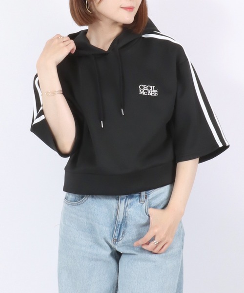 CECIL McBEE(セシルマクビー)の「CECIL McBEE(セシルマクビー)ワンポイントロゴ サイドライン半袖パーカー レディース/プルオーバートップス/フーディー(パーカー・レディース・ブラック/オフホワイト・L/M)」の21枚目の写真
