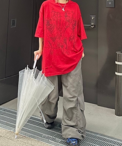 Chikashitsu +(チカシツプラス)の「ストリートファッション Chikashitsu + チカシツプラス dog graphic damage t-shirt 犬ロゴ ドッグTシャツ ダメージTシャツ プリントTシャツ グラフィックTシャツ 半袖トップス 半袖Tシャツ オーバーサイズ 韓国ファッション 韓国ストリート(Tシャツ/カットソー・メンズ・ベージュ/レッド・ONE SIZE)」の22枚目の写真