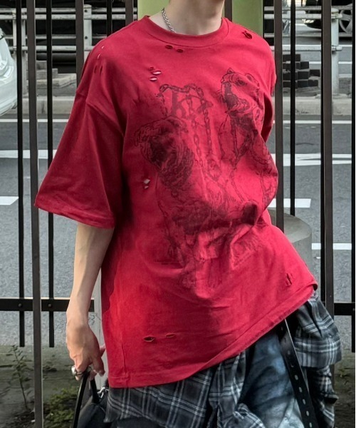 Chikashitsu +(チカシツプラス)の「ストリートファッション Chikashitsu + チカシツプラス dog graphic damage t-shirt 犬ロゴ ドッグTシャツ ダメージTシャツ プリントTシャツ グラフィックTシャツ 半袖トップス 半袖Tシャツ オーバーサイズ 韓国ファッション 韓国ストリート(Tシャツ/カットソー・メンズ・ベージュ/レッド・ONE SIZE)」の20枚目の写真