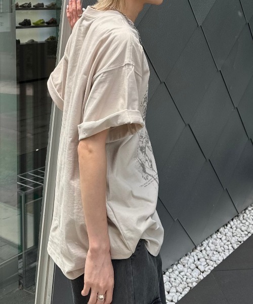 Chikashitsu +(チカシツプラス)の「ストリートファッション Chikashitsu + チカシツプラス dog graphic damage t-shirt 犬ロゴ ドッグTシャツ ダメージTシャツ プリントTシャツ グラフィックTシャツ 半袖トップス 半袖Tシャツ オーバーサイズ 韓国ファッション 韓国ストリート(Tシャツ/カットソー・メンズ・ベージュ/レッド・ONE SIZE)」の8枚目の写真