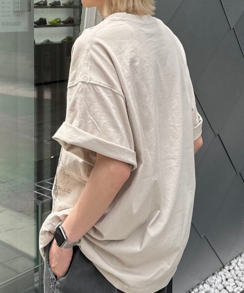 Chikashitsu +(チカシツプラス)の「ストリートファッション Chikashitsu + チカシツプラス dog graphic damage t-shirt 犬ロゴ ドッグTシャツ ダメージTシャツ プリントTシャツ グラフィックTシャツ 半袖トップス 半袖Tシャツ オーバーサイズ 韓国ファッション 韓国ストリート(Tシャツ/カットソー・メンズ・ベージュ/レッド・ONE SIZE)」の9枚目の写真