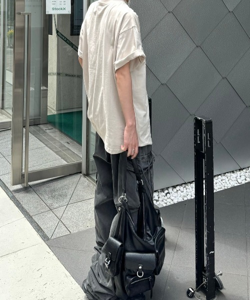 Chikashitsu +(チカシツプラス)の「ストリートファッション Chikashitsu + チカシツプラス dog graphic damage t-shirt 犬ロゴ ドッグTシャツ ダメージTシャツ プリントTシャツ グラフィックTシャツ 半袖トップス 半袖Tシャツ オーバーサイズ 韓国ファッション 韓国ストリート(Tシャツ/カットソー・メンズ・ベージュ/レッド・ONE SIZE)」の5枚目の写真