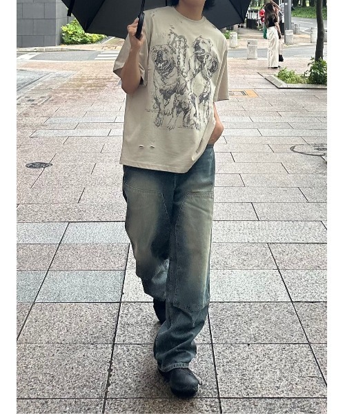 Chikashitsu +(チカシツプラス)の「ストリートファッション Chikashitsu + チカシツプラス dog graphic damage t-shirt 犬ロゴ ドッグTシャツ ダメージTシャツ プリントTシャツ グラフィックTシャツ 半袖トップス 半袖Tシャツ オーバーサイズ 韓国ファッション 韓国ストリート(Tシャツ/カットソー・メンズ・ベージュ/レッド・ONE SIZE)」の13枚目の写真