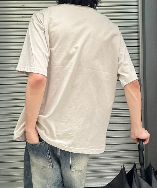 Chikashitsu +(チカシツプラス)の「ストリートファッション Chikashitsu + チカシツプラス dog graphic damage t-shirt 犬ロゴ ドッグTシャツ ダメージTシャツ プリントTシャツ グラフィックTシャツ 半袖トップス 半袖Tシャツ オーバーサイズ 韓国ファッション 韓国ストリート(Tシャツ/カットソー・メンズ・ベージュ/レッド・ONE SIZE)」の15枚目の写真