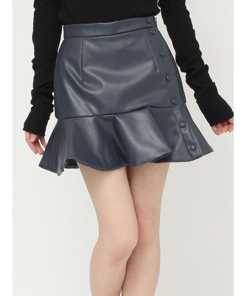 EATME(イートミー)の「フェイクレザーマーメイドミニスカート(スカート・レディース・ネイビー/ブラック/アイボリー・SMALL/MEDIUM)」の7枚目の写真