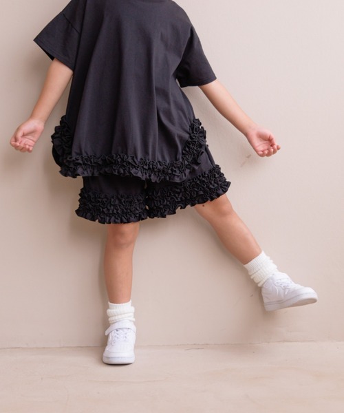 LOWRYS FARM（ローリーズファーム）の「スソフリルショートパンツ　 134959（その他パンツ・キッズ・グリーン/チャコールグレー/ブラック・150cm/140cm/130cm/120cm/110cm）」の2枚目の写真