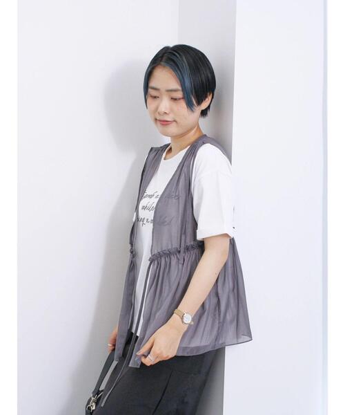 Samansa Mos2 blue（サマンサモスモスブルー）の「光沢シアーベスト（シャツ/ブラウス・レディース・チャコールグレー/ブラック/キナリ・F）」の3枚目の写真