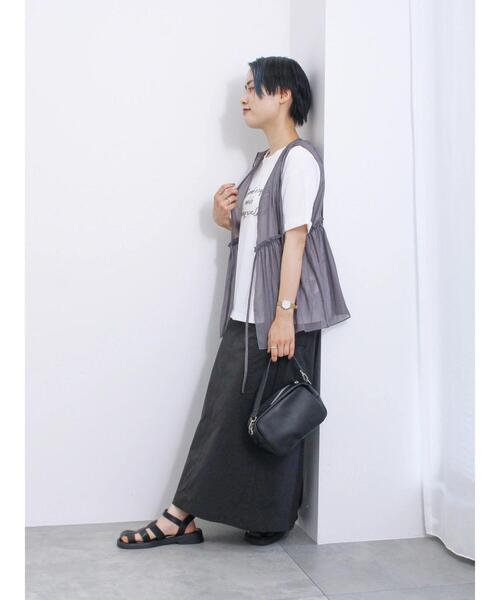 Samansa Mos2 blue（サマンサモスモスブルー）の「光沢シアーベスト（シャツ/ブラウス・レディース・チャコールグレー/ブラック/キナリ・F）」の10枚目の写真