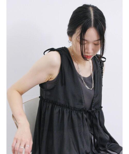 Samansa Mos2 blue（サマンサモスモスブルー）の「光沢シアーベスト（シャツ/ブラウス・レディース・チャコールグレー/ブラック/キナリ・F）」の11枚目の写真