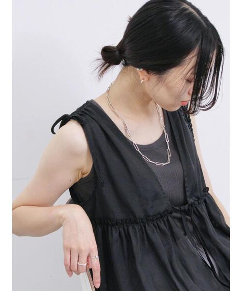 Samansa Mos2 blue（サマンサモスモスブルー）の「光沢シアーベスト（シャツ/ブラウス・レディース・チャコールグレー/ブラック/キナリ・F）」の13枚目の写真