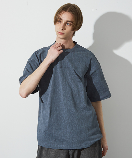 ABAHOUSE(アバハウス)の「【ヴィンテージ風】ピグメントプリント 刺繍Tシャツ(Tシャツ/カットソー・メンズ・チャコールグレー/ブルー/アイボリー/グリーン・46/48/44)」の4枚目の写真