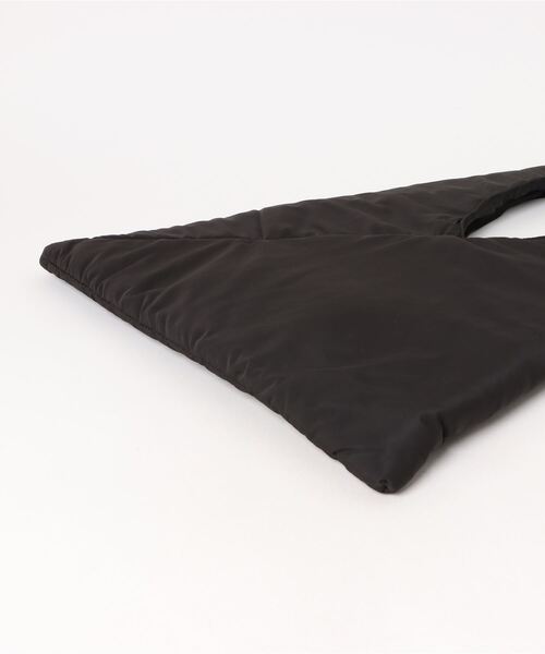 y/m（イム）の「パフサンカクトートBAG（トートバッグ・レディース・ブラック/アイボリー・FREE）」の6枚目の写真