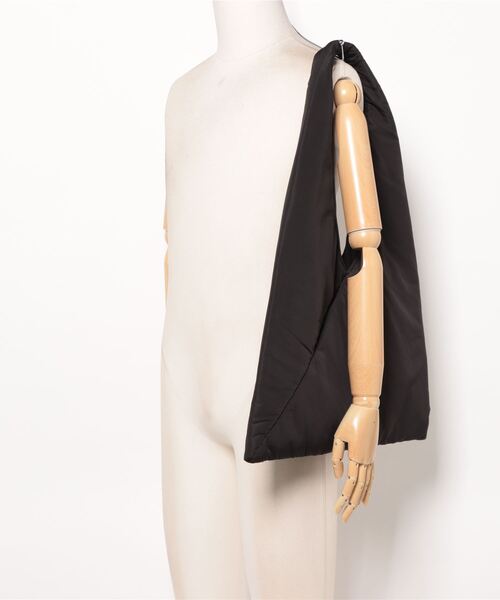 y/m（イム）の「パフサンカクトートBAG（トートバッグ・レディース・ブラック/アイボリー・FREE）」の8枚目の写真