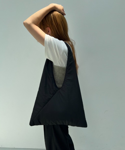 y/m（イム）の「パフサンカクトートBAG（トートバッグ・レディース・ブラック/アイボリー・FREE）」の12枚目の写真