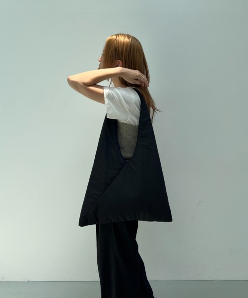 y/m（イム）の「パフサンカクトートBAG（トートバッグ・レディース・ブラック/アイボリー・FREE）」の13枚目の写真