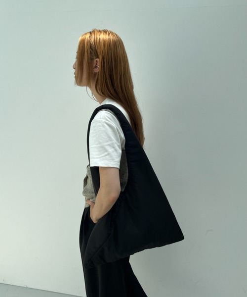 y/m（イム）の「パフサンカクトートBAG（トートバッグ・レディース・ブラック/アイボリー・FREE）」の14枚目の写真