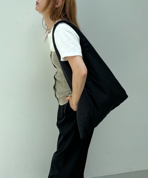 y/m（イム）の「パフサンカクトートBAG（トートバッグ・レディース・ブラック/アイボリー・FREE）」の15枚目の写真