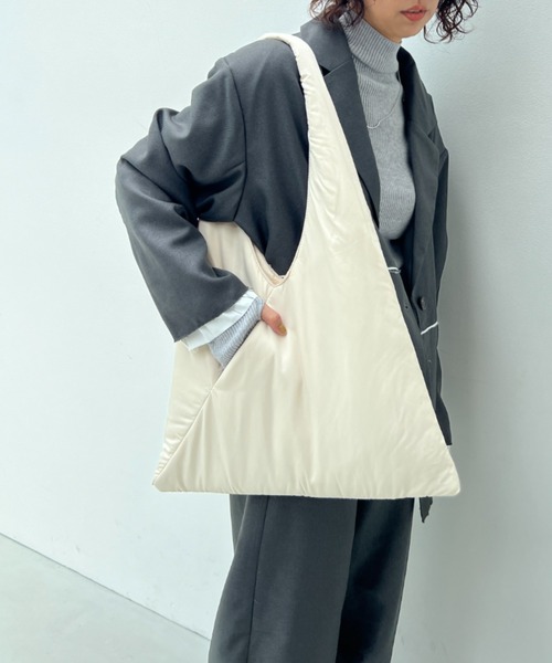 y/m（イム）の「パフサンカクトートBAG（トートバッグ・レディース・ブラック/アイボリー・FREE）」の17枚目の写真