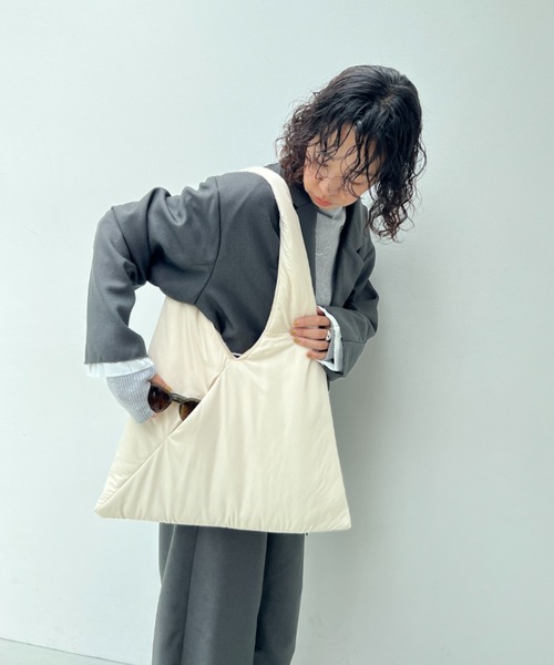 y/m（イム）の「パフサンカクトートBAG（トートバッグ・レディース・ブラック/アイボリー・FREE）」の18枚目の写真