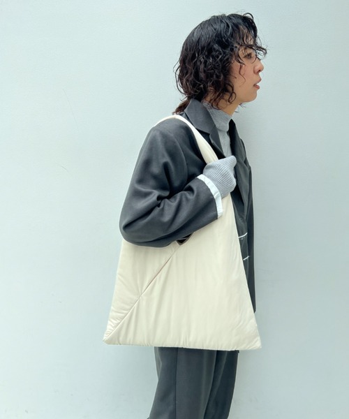 y/m（イム）の「パフサンカクトートBAG（トートバッグ・レディース・ブラック/アイボリー・FREE）」の19枚目の写真