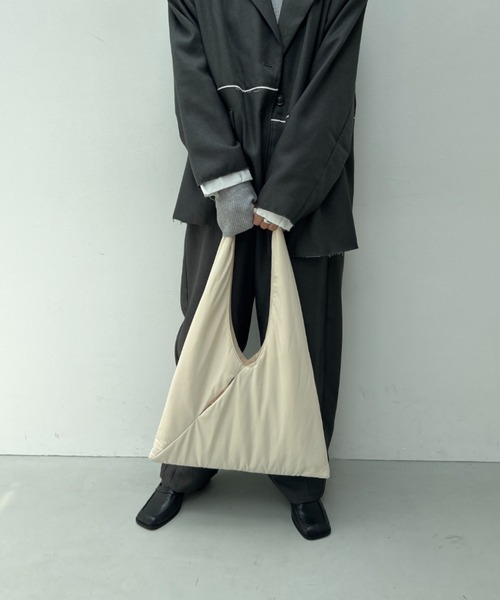 y/m（イム）の「パフサンカクトートBAG（トートバッグ・レディース・ブラック/アイボリー・FREE）」の21枚目の写真