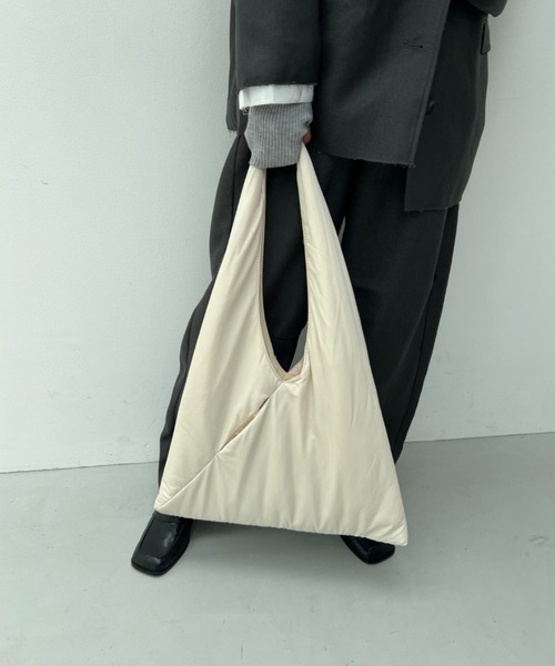 y/m（イム）の「パフサンカクトートBAG（トートバッグ・レディース・ブラック/アイボリー・FREE）」の22枚目の写真