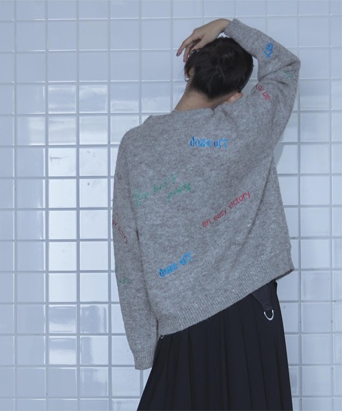 カラフルロゴ刺繍ニット（ニット/セーター）｜miette（ミエット