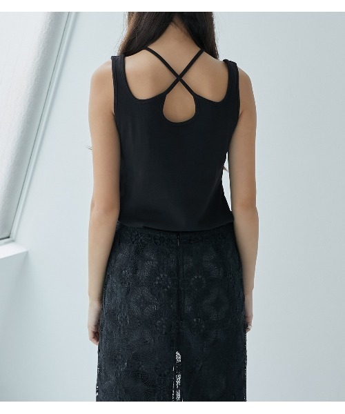 LE CIEL BLEU(ルシェルブルー)の「ラウンドカットアウトブラタンクトップ / Round Cut-out Bra Tanktop(タンクトップ・レディース・オフホワイト/ブラック・34/36)」の10枚目の写真