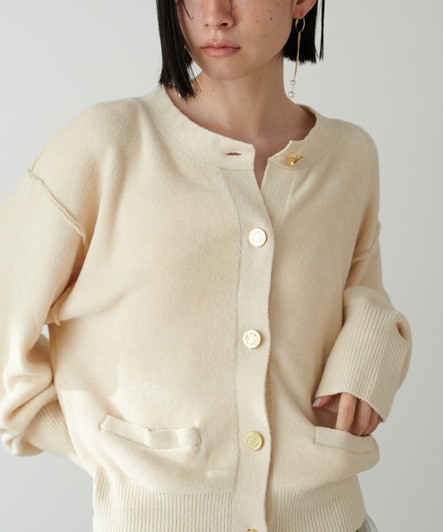 LARUTA(ラルータ)の「【LARUTA】モチフワミニフェザーニットショートカーディガン(カーディガン/ボレロ・レディース・レッド/アイボリー/グレイッシュベージュ/ブラック・FREE)」の1枚目の写真