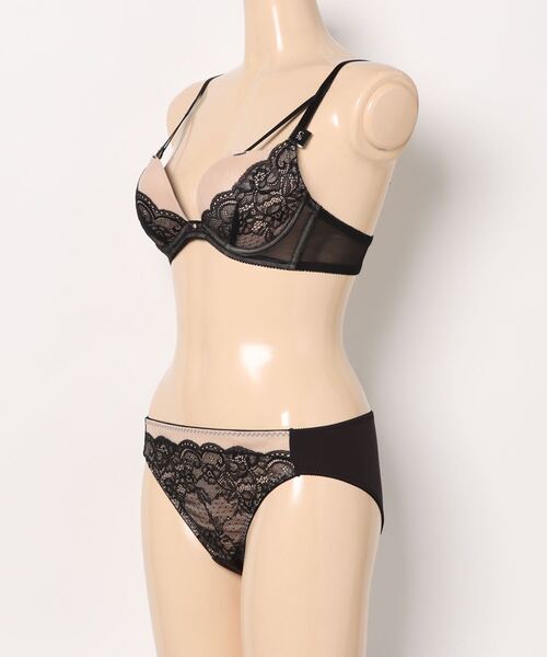 PEACH JOHN(ピーチジョン)の「【盛り感のある谷間メイク☆ストリングがセクシーで大人っぽいデザイン】レースレイヤードストリング盛りブラセット(ブラ&ショーツ・レディース・チャコール/レッド/ブラック・B65/B70/B75/C65/C70/C75/D65/D70/D75/E65/E70/E75)」の8枚目の写真