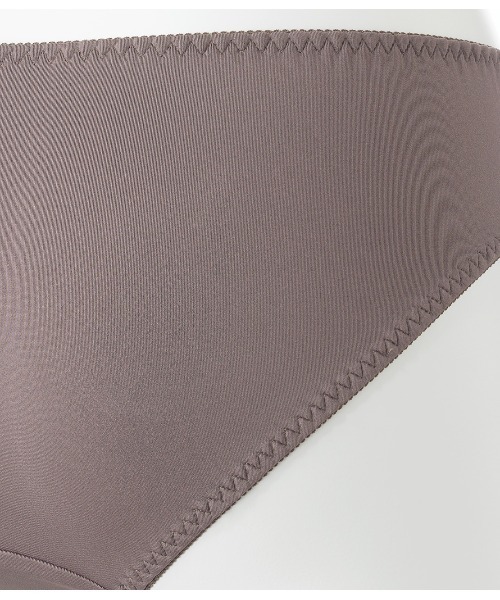 PEACH JOHN(ピーチジョン)の「【盛り感のある谷間メイク☆ストリングがセクシーで大人っぽいデザイン】レースレイヤードストリング盛りブラセット(ブラ&ショーツ・レディース・チャコール/レッド/ブラック・B65/B70/B75/C65/C70/C75/D65/D70/D75/E65/E70/E75)」の13枚目の写真