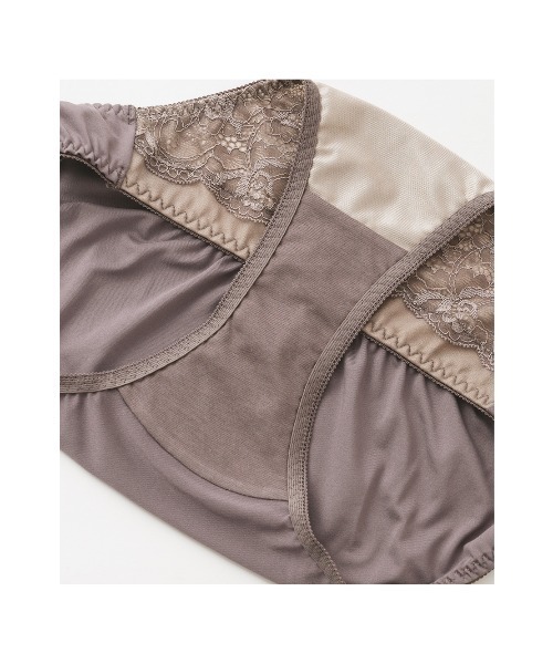 PEACH JOHN(ピーチジョン)の「【盛り感のある谷間メイク☆ストリングがセクシーで大人っぽいデザイン】レースレイヤードストリング盛りブラセット(ブラ&ショーツ・レディース・チャコール/レッド/ブラック・B65/B70/B75/C65/C70/C75/D65/D70/D75/E65/E70/E75)」の14枚目の写真