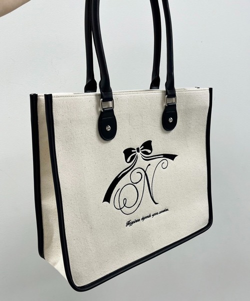 one after another NICE CLAUP(ワンアフターアナザーナイスクラップ)の「【WEB限定商品】刺繍入りトリミングトートバッグ(トートバッグ・レディース・ホワイト系その他/ブラック/アイボリー/ホワイト系その他2/ブラック系その他・FREE)」の13枚目の写真