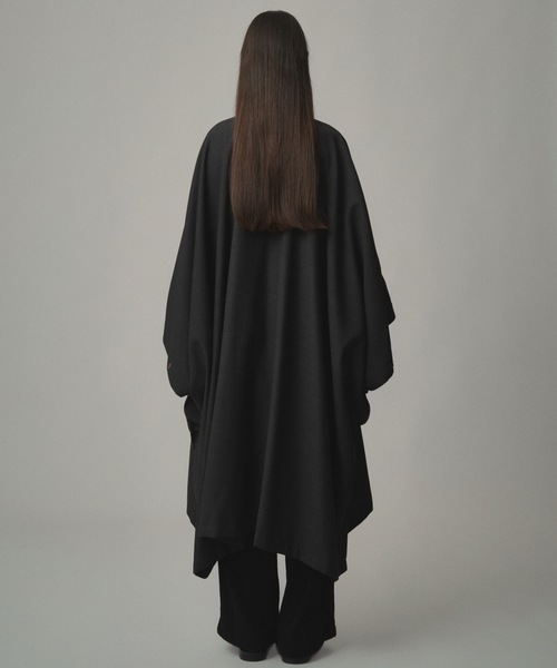 TROVE(トローヴ)の「TROVE / PONCHO MAC COAT(ポンチョ・メンズ・ブラック系その他/ブラック系その他2/ダークブラウン/チャコール・1/3)」の5枚目の写真